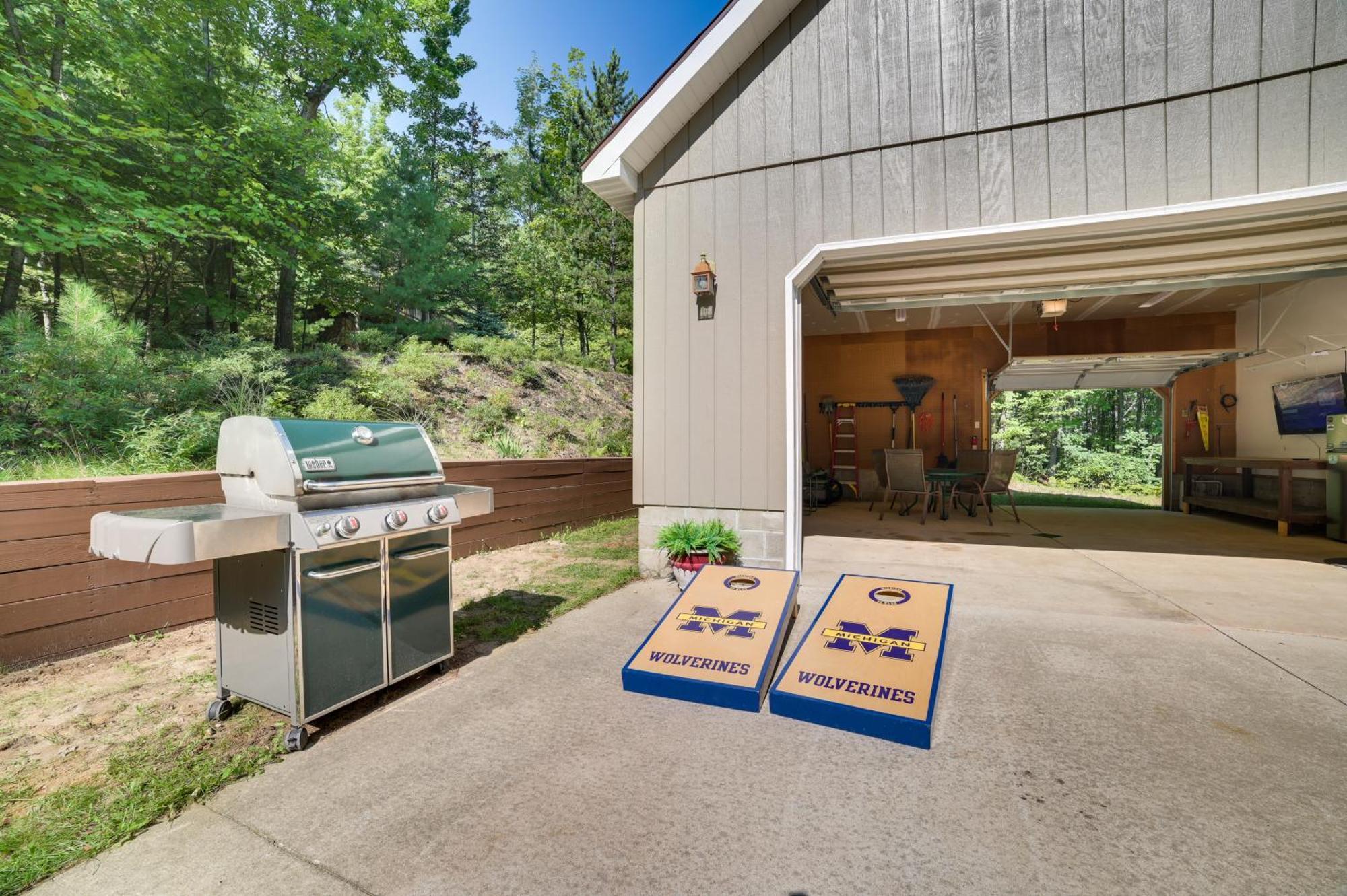 Roscommon Retreat With Deck About 1 Mile To Higgins Lake Экстерьер фото